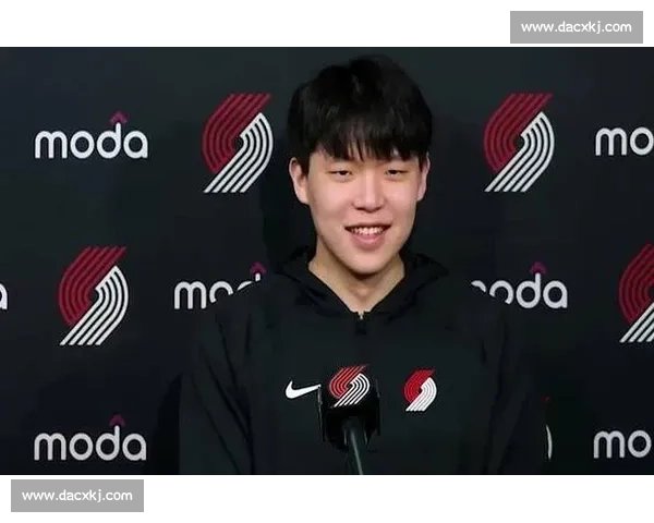 杨瀚森签名鞋赠小球迷：这双鞋藏着追梦密码